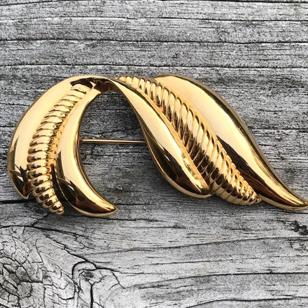 Vintage gold Napier brooch - metal swirl wave art deco ribbon curvy statement chunky big large gold-toned stickpin pin