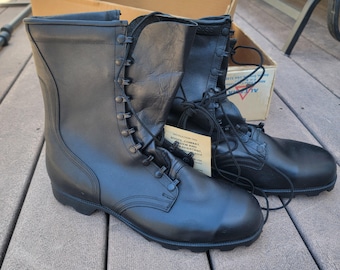 Vintage Altama America's Best men's military style black leather combat boots - size 13W - brand new NOS - made in USA