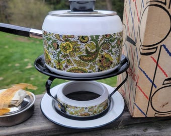 Juego de olla para fondue Fancipans Chateau 7072 de 2 cuartos de galón, estilo vintage, con caja original - color verde aguacate y estampado floral blanco - fabricado en Francia