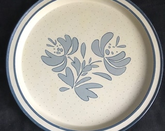 Vintage Pfaltzgraff Co.1985 metal tray - blue and white with flowers and polka dots