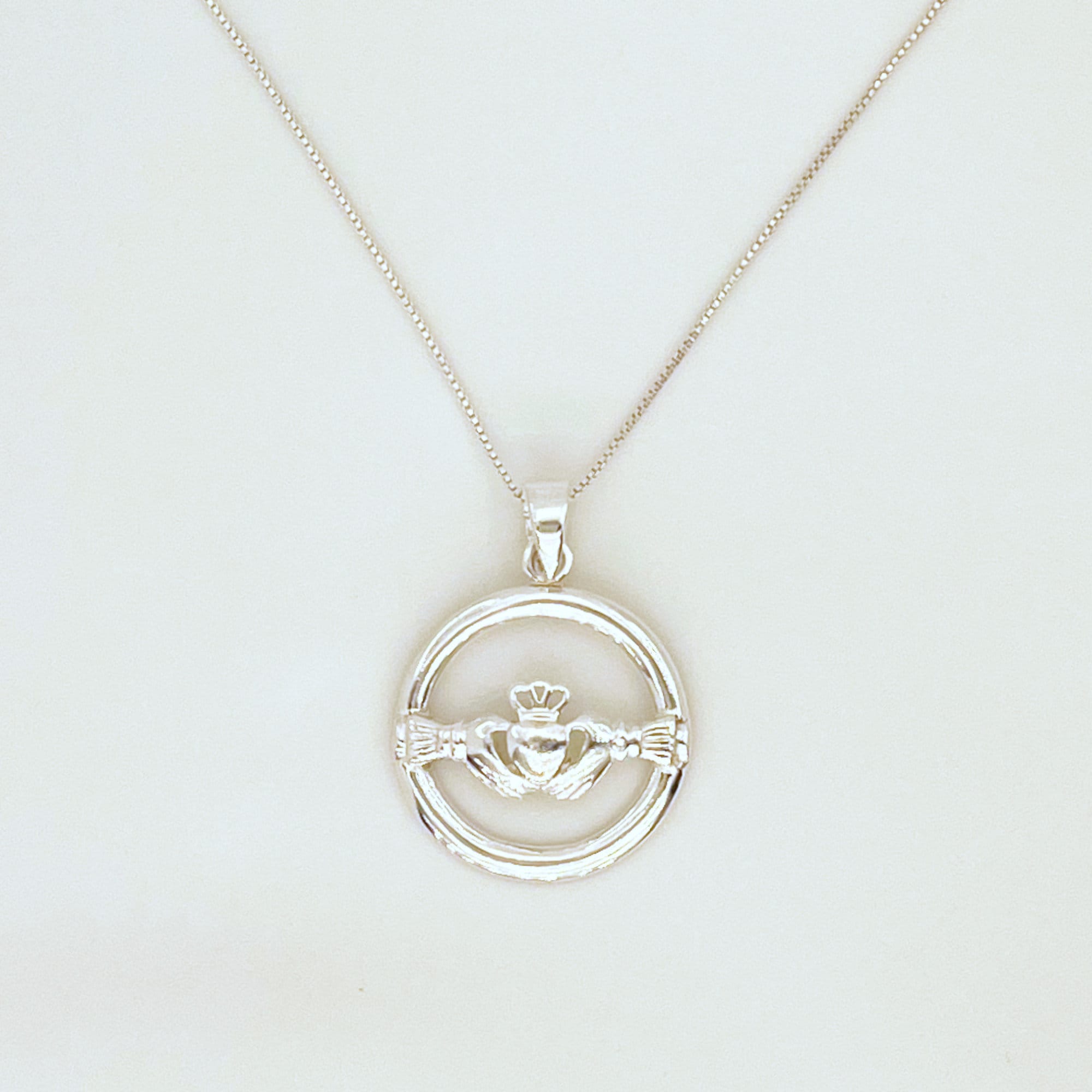 DAYLINLOVE Collana irlandese Claddagh in argento sterling | FindTheDeal
