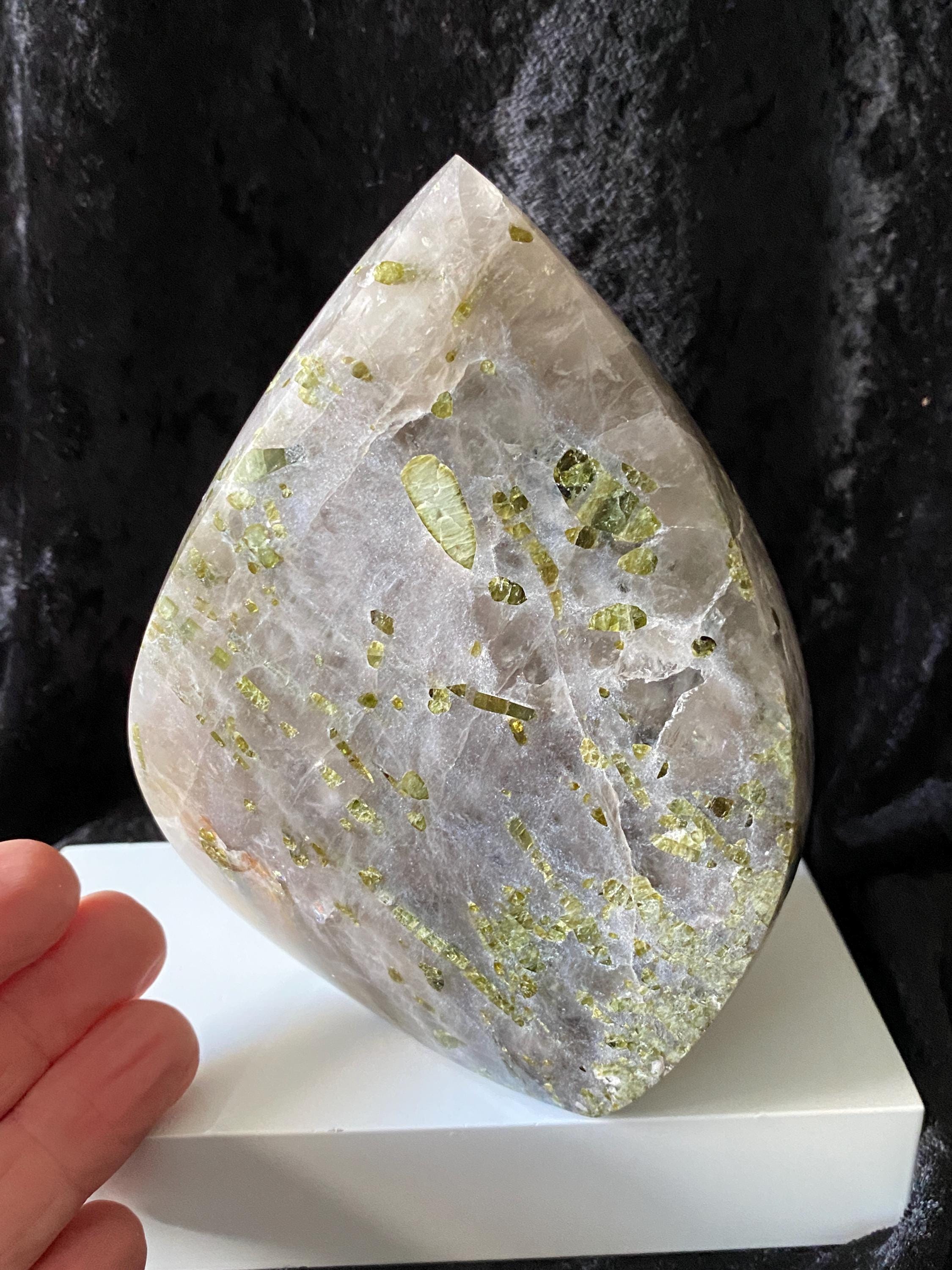 超激レア❗️❗️ シトリン　in トルマリン 　水晶　天然石　原石　パワーストーン CrystalMiracles - Etsy 日本