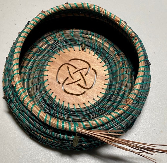 Celtic Knot #034D, 6” round pine needle basket base