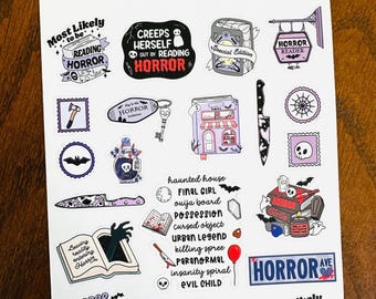 Op de afbeelding: Vel met horror-thema stickers met vleermuizen, messen, boeken en zinnen als "Horror Reader" en "Horror Book Club". De stickers zijn paars, zwart en wit, met tekstlabels. De sheet is gelabeld "Peanut Butter Taco."