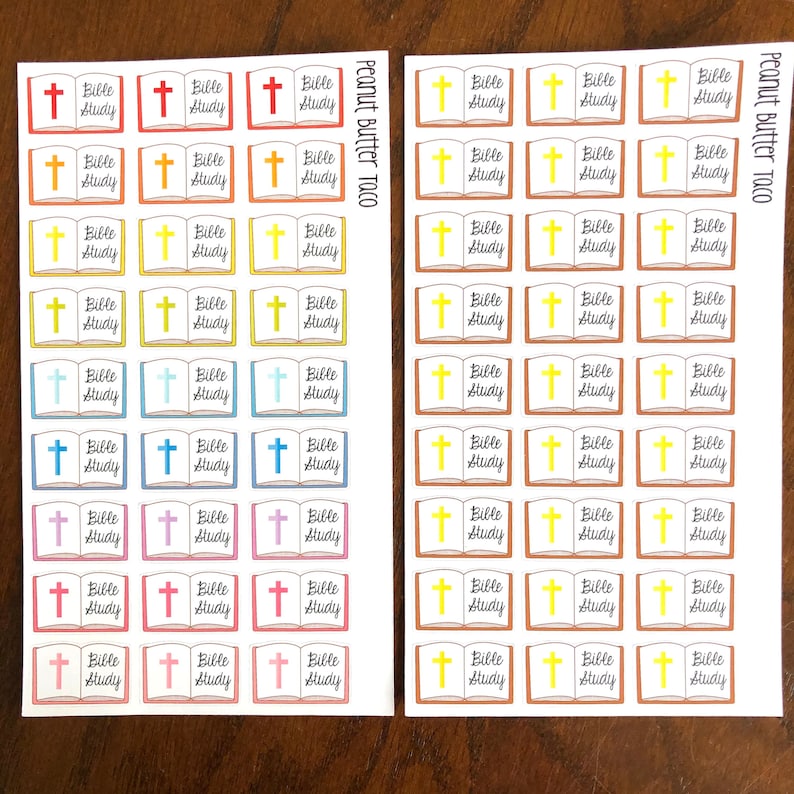Puede incluir: Dos hojas de pegatinas con tem&aacute;tica de estudio b&iacute;blico. Cada hoja tiene 36 pegatinas con una variedad de colores y dise&ntilde;os. Las pegatinas muestran un libro abierto con una cruz y las palabras "Bible Study".