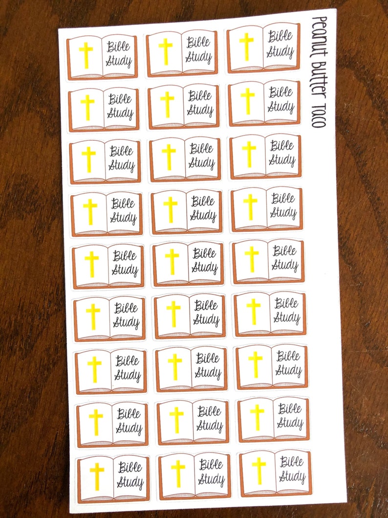Puede incluir: Una hoja de 30 pegatinas con un libro abierto marr&oacute;n con una cruz amarilla y el texto "Bible Study".