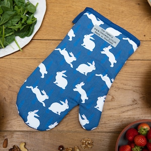 Rabbit Print Oven Mitt, oven glove, pot holder, animal print, kitchenware, kitchen textiles, baking mitts, patterned, animal gift, mum