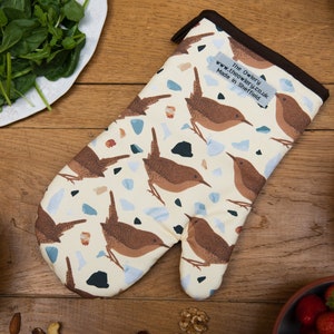 Wren Print Oven Mitt, oven glove, pot holder, bird print, kitchenware, kitchen textiles, baking mitts, patterned, bird gift, gift for mum