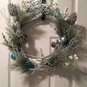 SEAson&#39;s Greetings - Winter Beach Theme Wreath