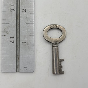 Antique eagle barrel Trunk/steamer lock Key B132