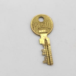 Presto vintage Luggage Suitcase Key 292