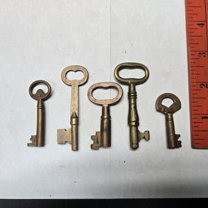 Lot of 5 various size Solid Brass Skeleton/ barrel keys door keys mortise lock keys