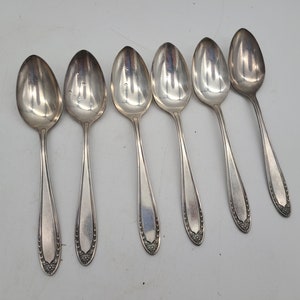 Set of 6 Oneida Community par plate teaspoons, Fine ornate pattern