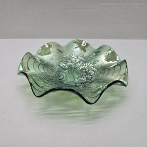 Imperial glass Carnival glass Green pansies pansy Bowl 9&quot;