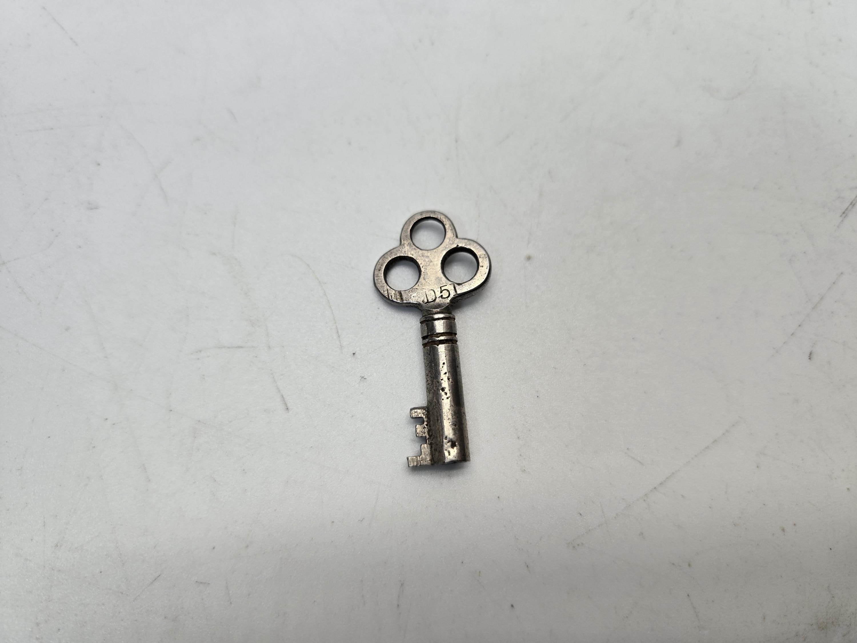 【key】SILVER SACKBUT トランプセット Amazon.com | Old Trunk Key Replacement T-46 T46K 3815 3835For G-1