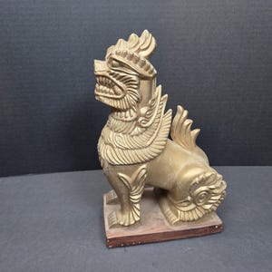 Vintage Ceramic Chinese Foo Dog figurine 11 inches tall