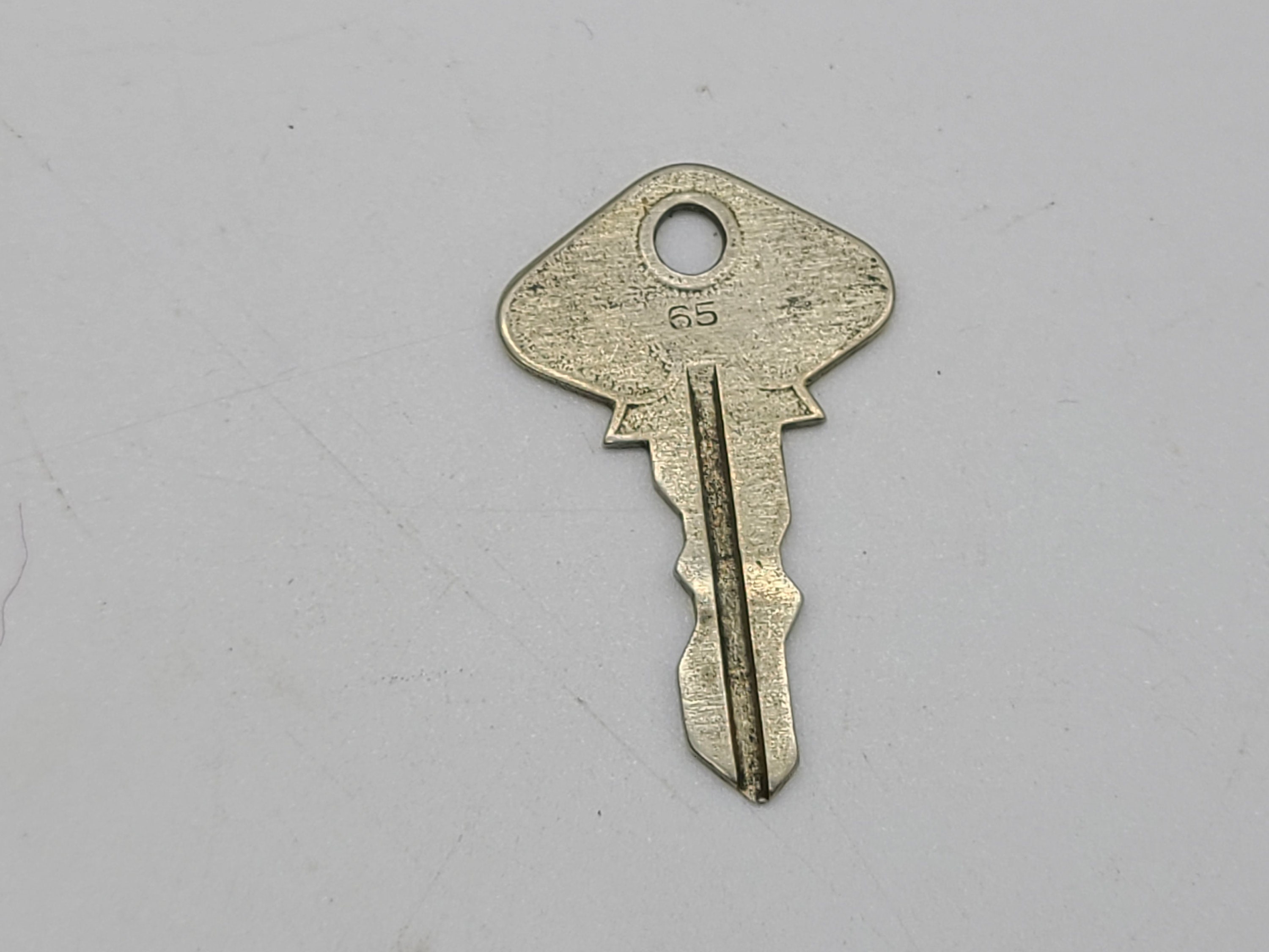 Varied Lot 40 Antique Vintage Keys: Skeleton, Ford Model T, CAT, CLOCK,  Bank Dep
