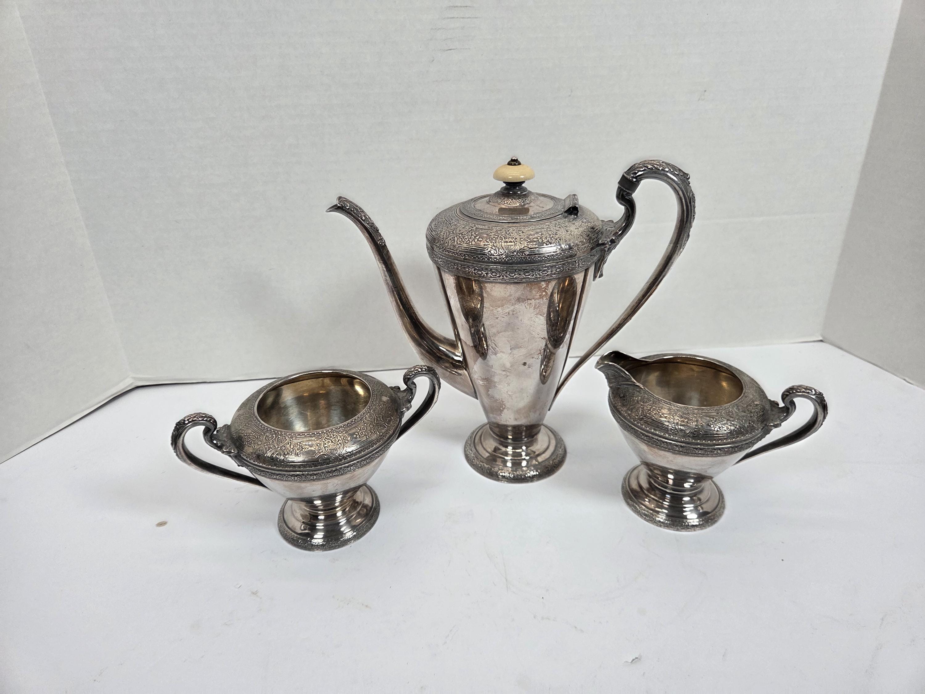 【Wilcox】 コーヒーセット 3点【シルバープレート】 Webster Wilcox In Antique Us Silver-Plated Teapots, Coffee Pots