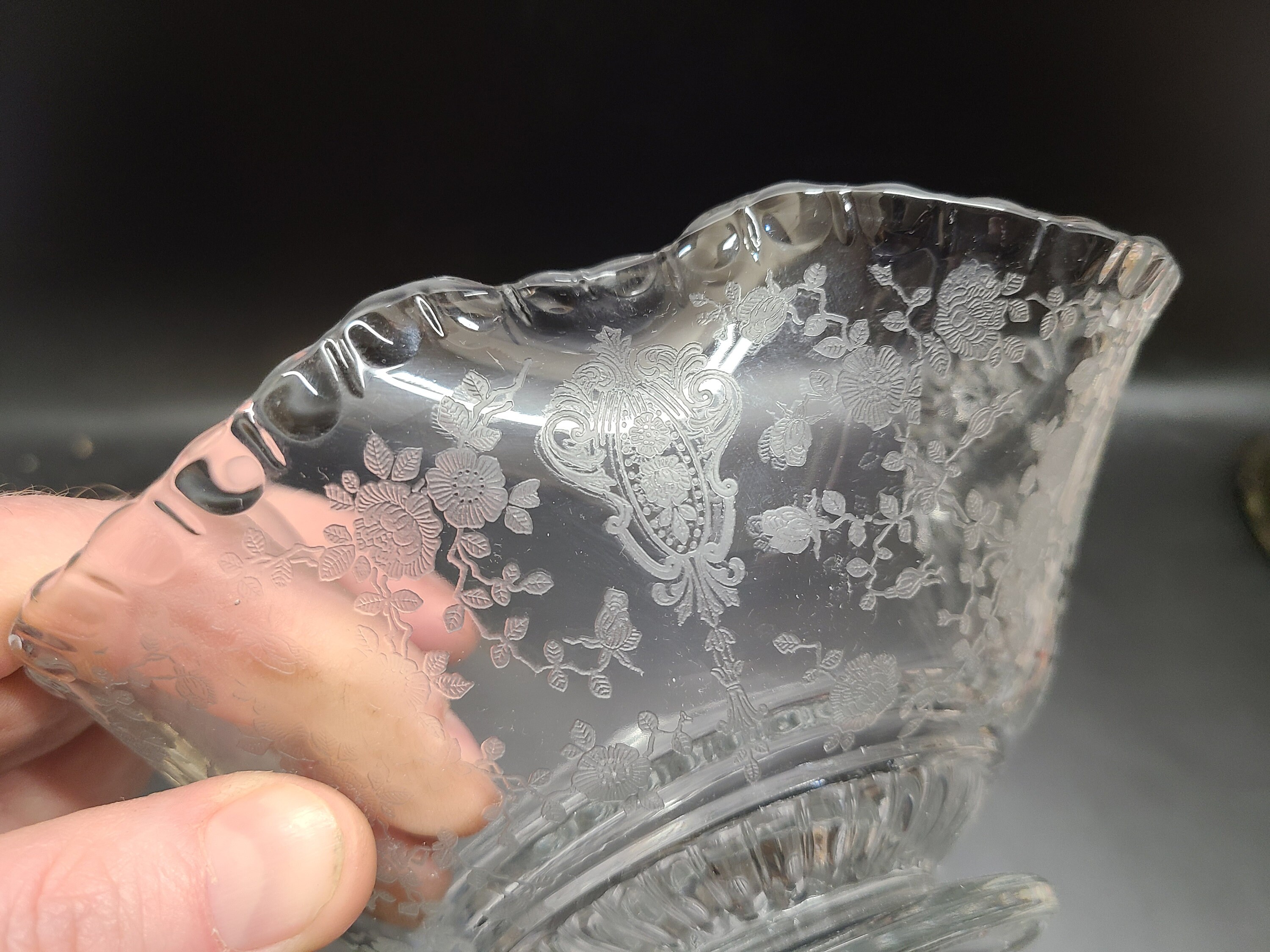 ケンブリッジ ローズ ポイント フリル ハンドル キャンディ/ボンボン皿