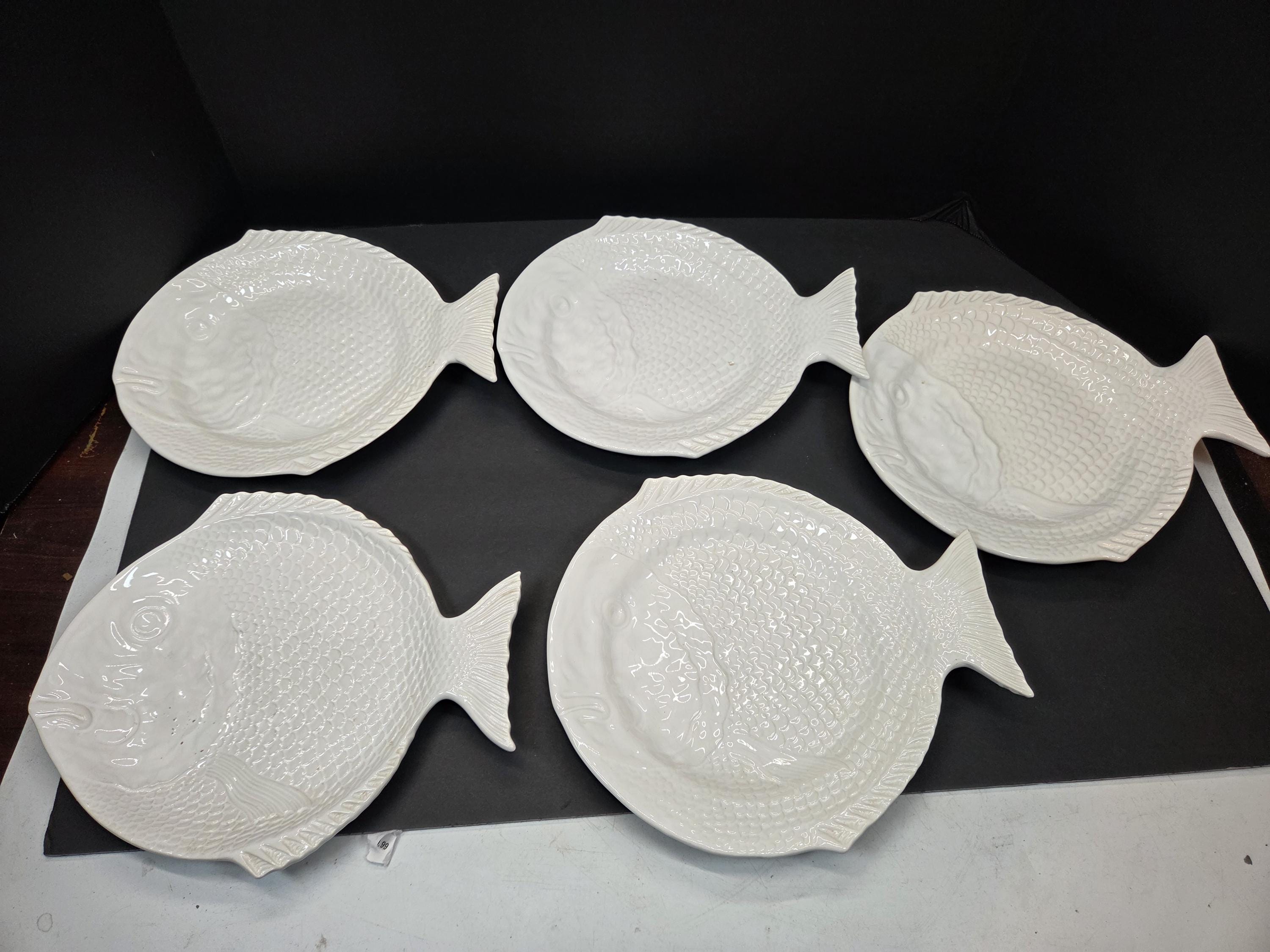 Set of 5 Bordallo Pinheiro White Fish Plates 10 1/2