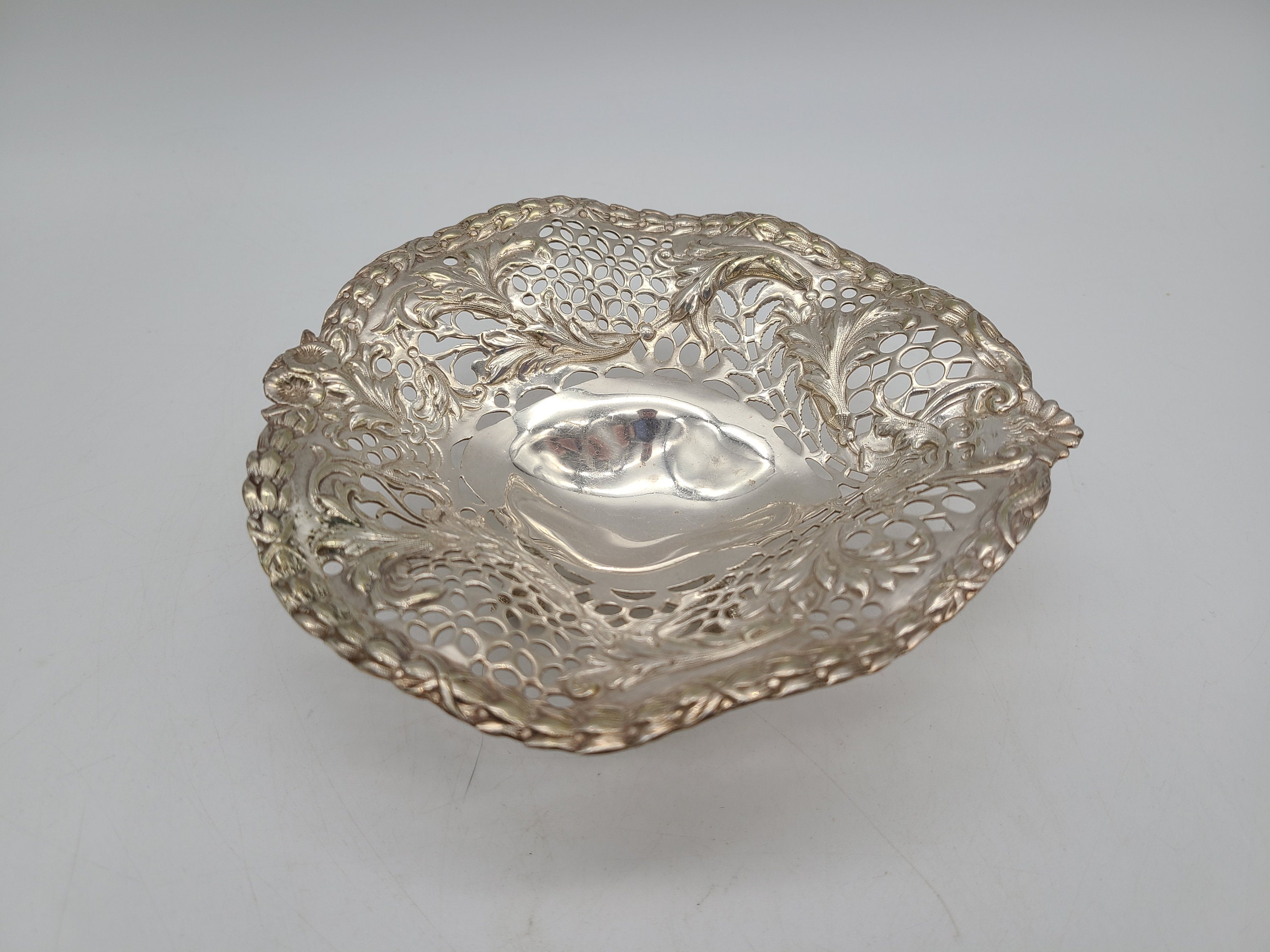 Antique Gorham 0565 Silver plated Nut bowl reticulated claw footed w/ mans face ornate design