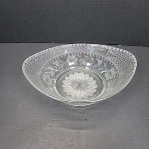 Heisey fancy etched glass oval bowl Criss cross and flower pattern 9 1/2"