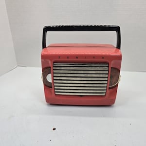 Rara radio portátil vintage Zenith M403 con válvulas, CA/batería, color rosa salmón. Funciona
