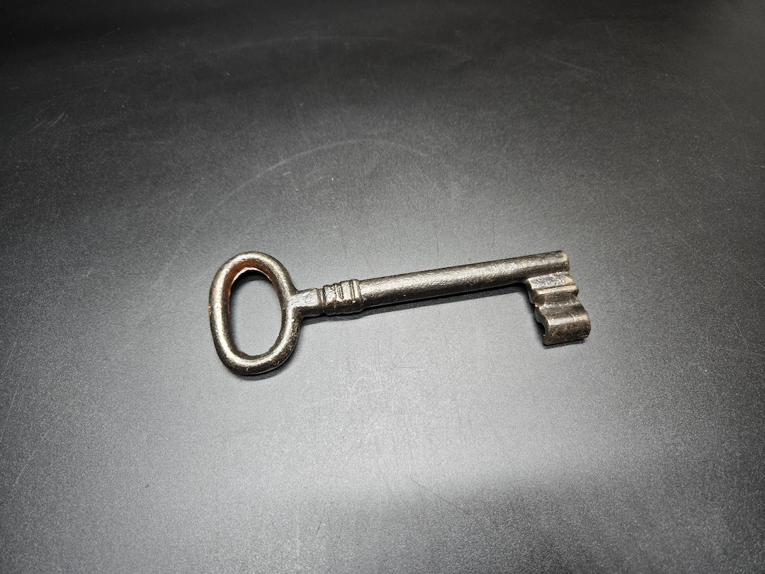 Large Cast Iron Novelty Display Key 7 Inch - Etsy