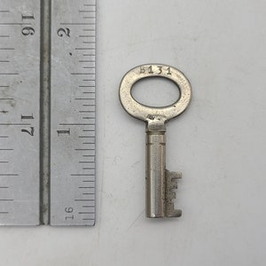 Antique eagle barrel Trunk/steamer lock Key B131