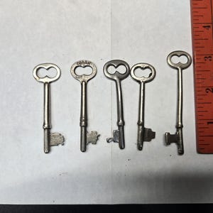 Lot of 5 mixed Antique Skeleton Keys round shaft door lock keys