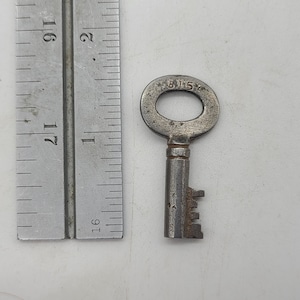 Antique eagle barrel Trunk/steamer lock Key B152