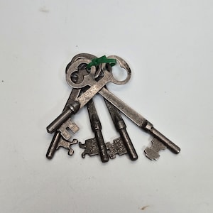 Lot of 5 mixed Antique Skeleton Keys flat Shaft