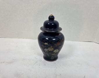 ヴィンテージの日本製陶器の花瓶またはジンジャージャー（蓋なし）。馬