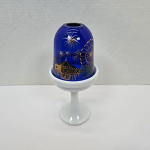 Rare lampe fée Fenton, bougeoir, chapiteau de cirque et grande roue peints à la main avec piédestal signé Mackay