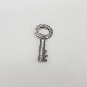 Eagle Lock Co # OB103 Steamer/Trunk Antique luggage key