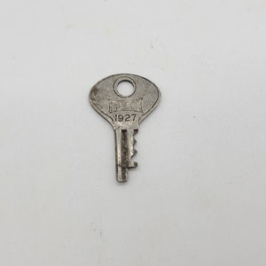 Milock Milwaukee stamping 1927 Trunk/luggage steamer or chest key