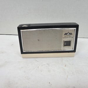 Vintage Panasonic Matsushita T-50 Transistor radio just plays static