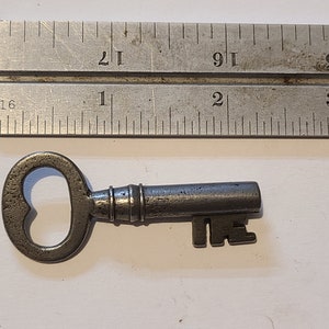 Unusual shaped bit barrell padlock or lock key antique 1800s