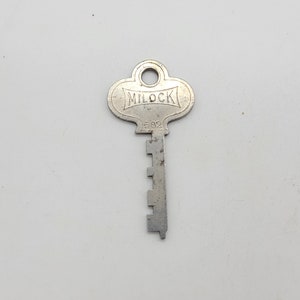 Milock Milwaukee stamping 582 Trunk/luggage steamer or chest key