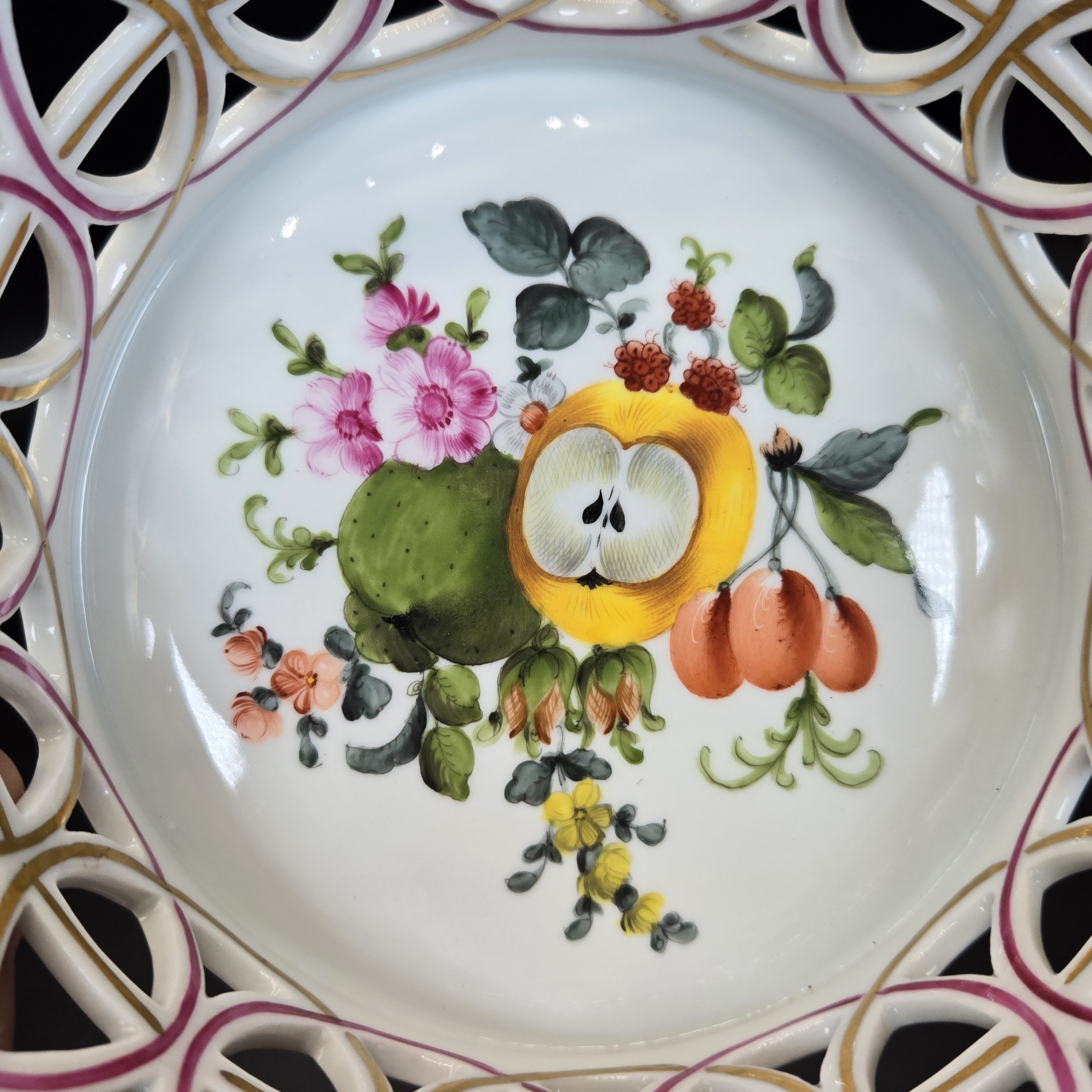 希少なヘレンドのフルーツと花の網目模様のフルーツボウル/バスケット