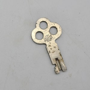 Antique original excelsior 5988 Trunk steamer or luggage suitecase Key