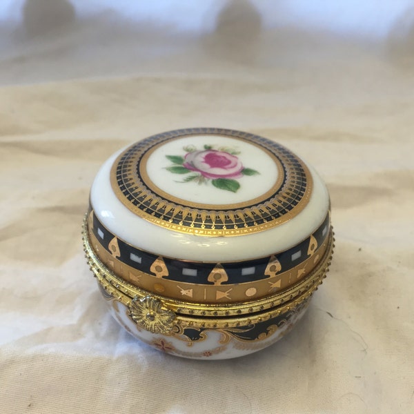 Very nice little Trinket/jewlery box nice painted floweres and Gold design and trim