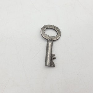 Eagle Lock Co # OB135 Steamer/Trunk Antique luggage key