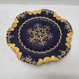 Zeer zeldzaam Coalport-porselein Kobaltblauw en goud Dinerbord met schelp en bloem