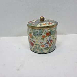 Nice Designed by Daher english candy/tea tin w/ cover Birds and butterflies made in england