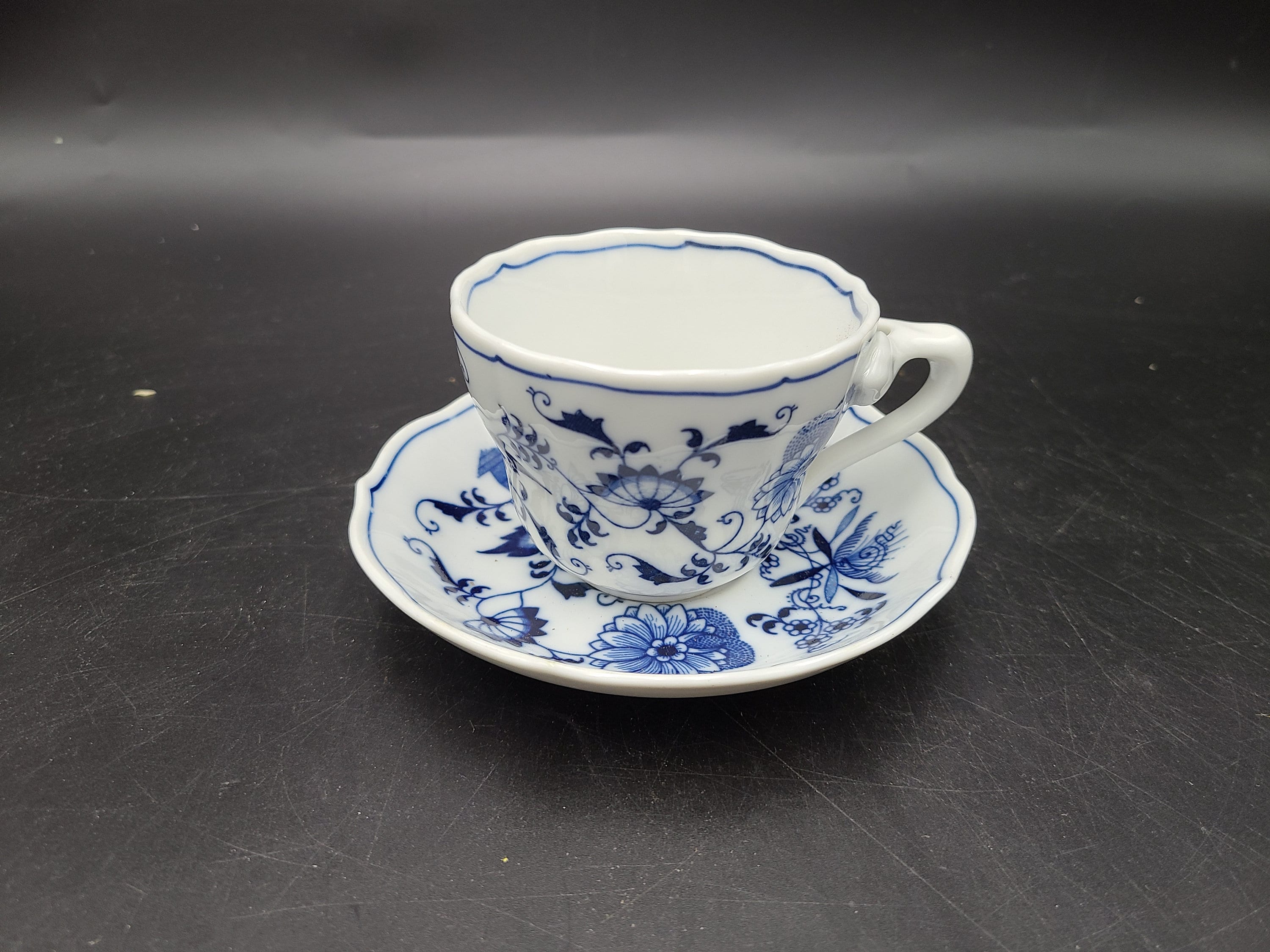 ブルードナウブルーオニオンティーカップとソーサー - Etsy 日本 Blue