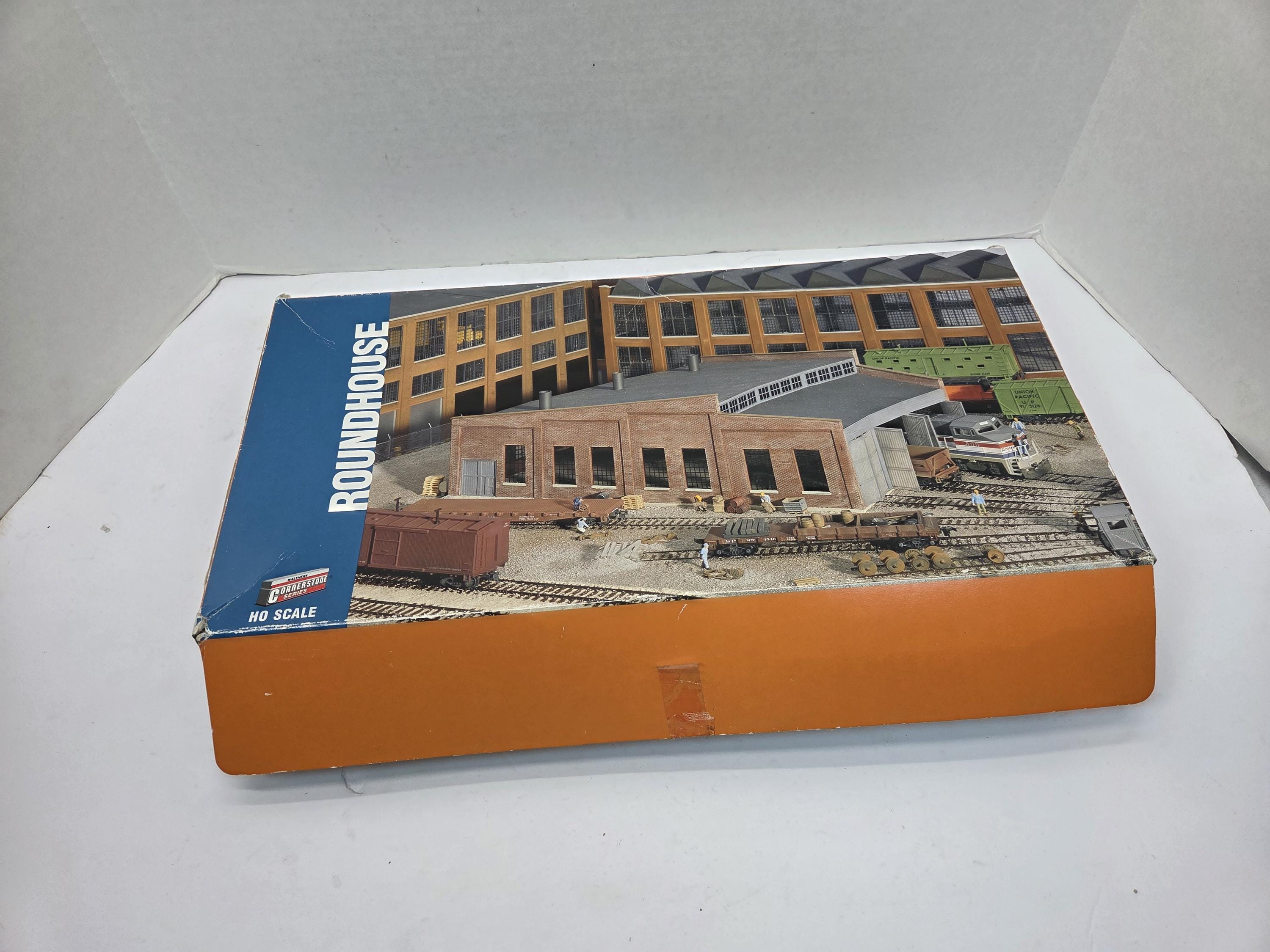 Walthers Cornerstone 933-3496 Kirchenmodell – Plastikbausatz Im US-Backsteinstil, Größe M – Für Modellbahnanlagen