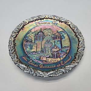 Plato de cristal de carnaval de Navidad en América de Fenton No.8 1977 San Carlos Borromeo de Carmelo