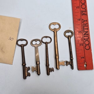 Lot of 5 various size Solid Brass Skeleton keys door keys mortise lock keys