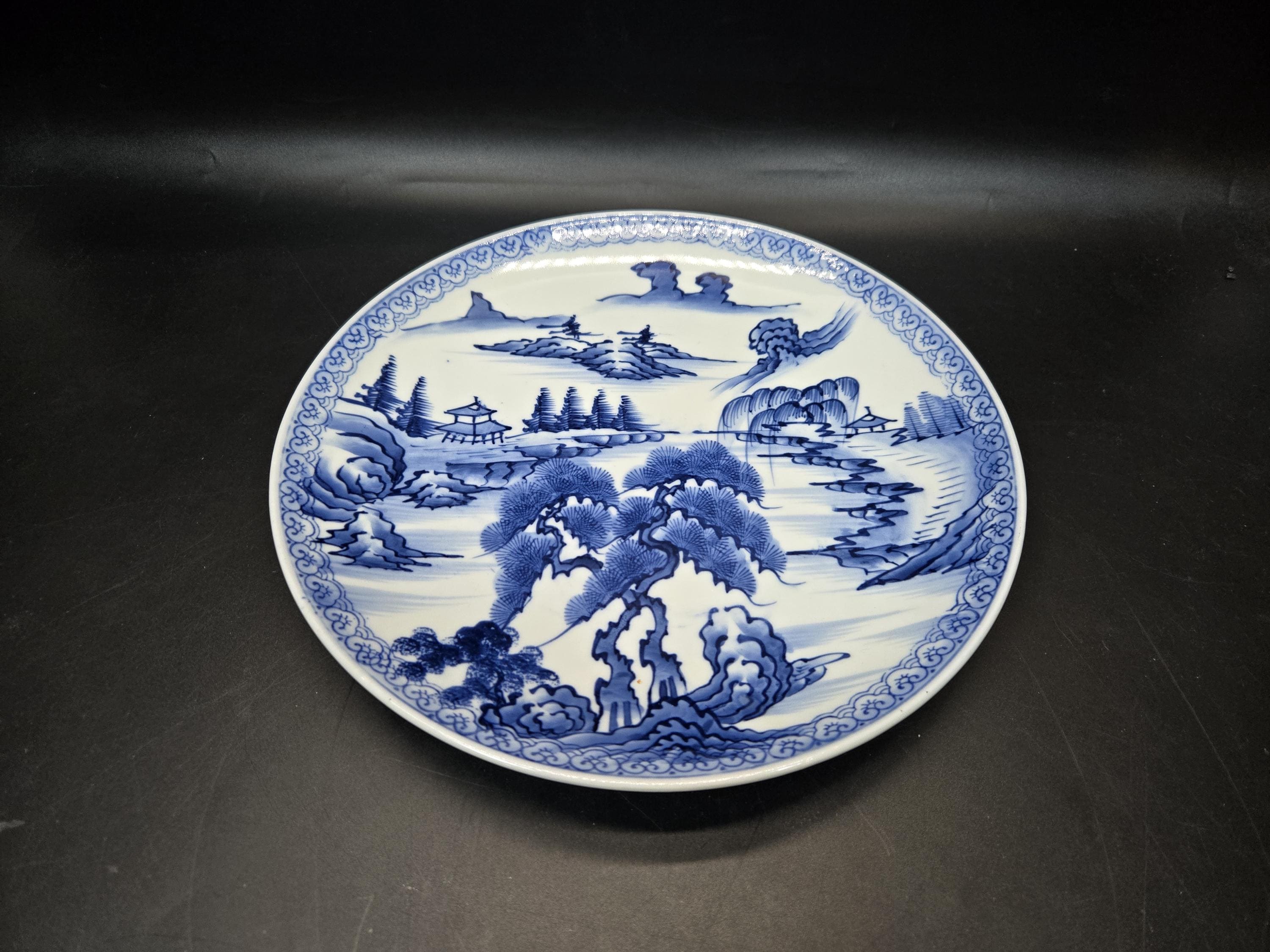 アンティーク 古伊万里 有田 青と白の日本製 サイン入り チャージャー